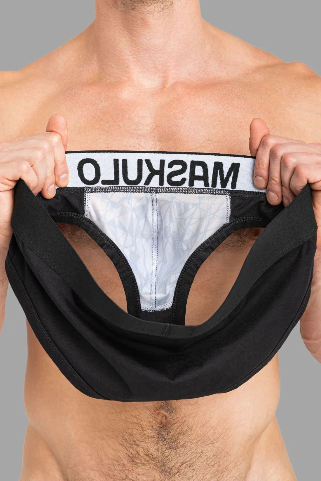 Maskulo ARMOR Black/White briefs with ART-X effect. Cotton/elastane blend everyday underwear for comfort & bulge enhancement.