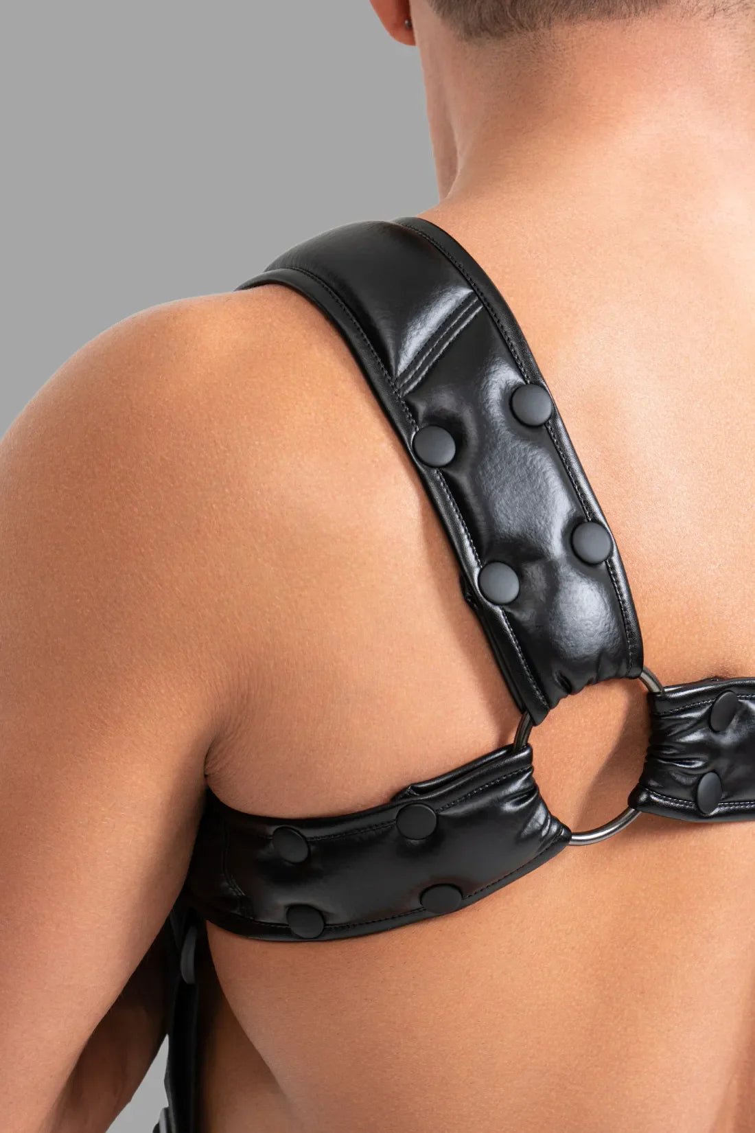 Maskulo Black Body Harness with Push-up Effect, adjustable polyester/polyurethane blend, featuring PU leather piping and 3D branding.